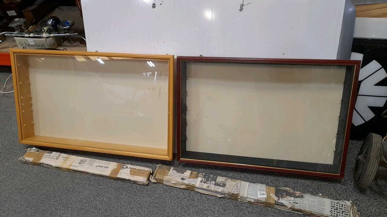 Lot 170 - 2X GLASS DISPLAY CABINETS