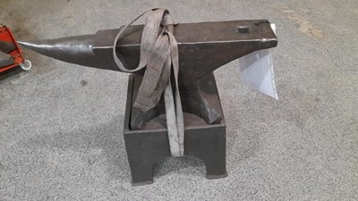 Lot 59 - 3CWT MOUSEHOLE ANVIL & STAND