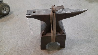 Lot 59 - 3CWT MOUSEHOLE ANVIL & STAND