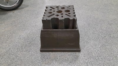 Lot 33 - SWAGE BLOCK & STAND
