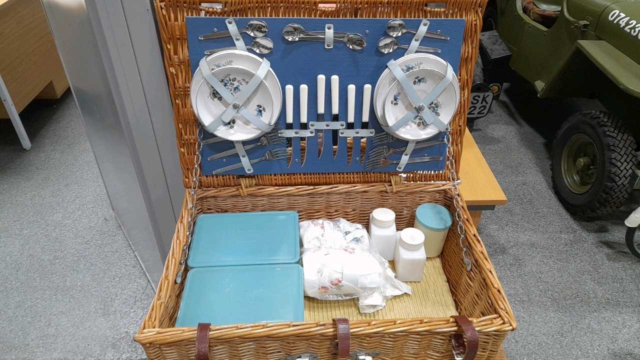 Lot 484 - WICKER PICNIC HAMPER