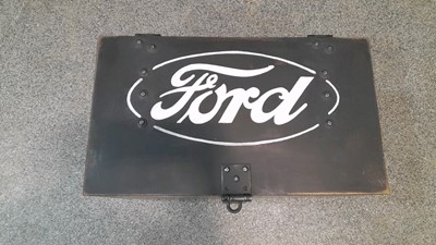 Lot 455 - FORD BOX
