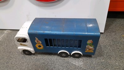 Lot 509 - CIRCUS LORRY