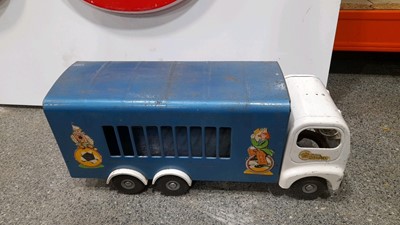Lot 509 - CIRCUS LORRY
