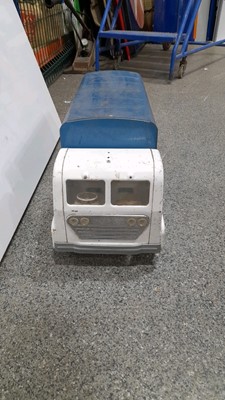 Lot 509 - CIRCUS LORRY