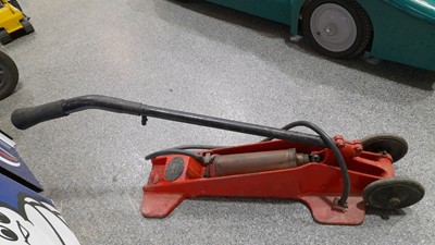 Lot 517 - GARAGE HAND PUMP