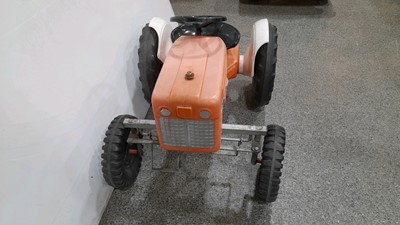 Lot 525 - SHARNA PEDAL TRACTOR