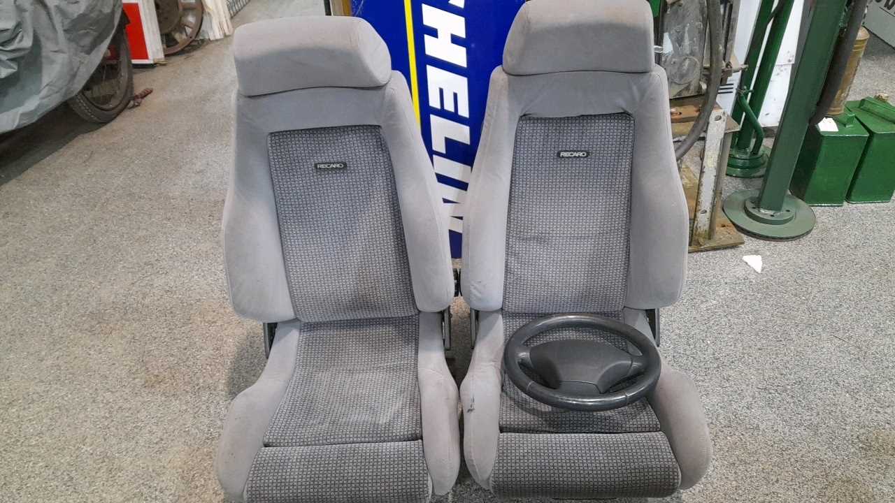 Lot 229 - FORD ESCORT RS TURBO 1990'S PAIR OF FRONT SEATS & STEERING WHEEL FORM A FIESTA RS1800