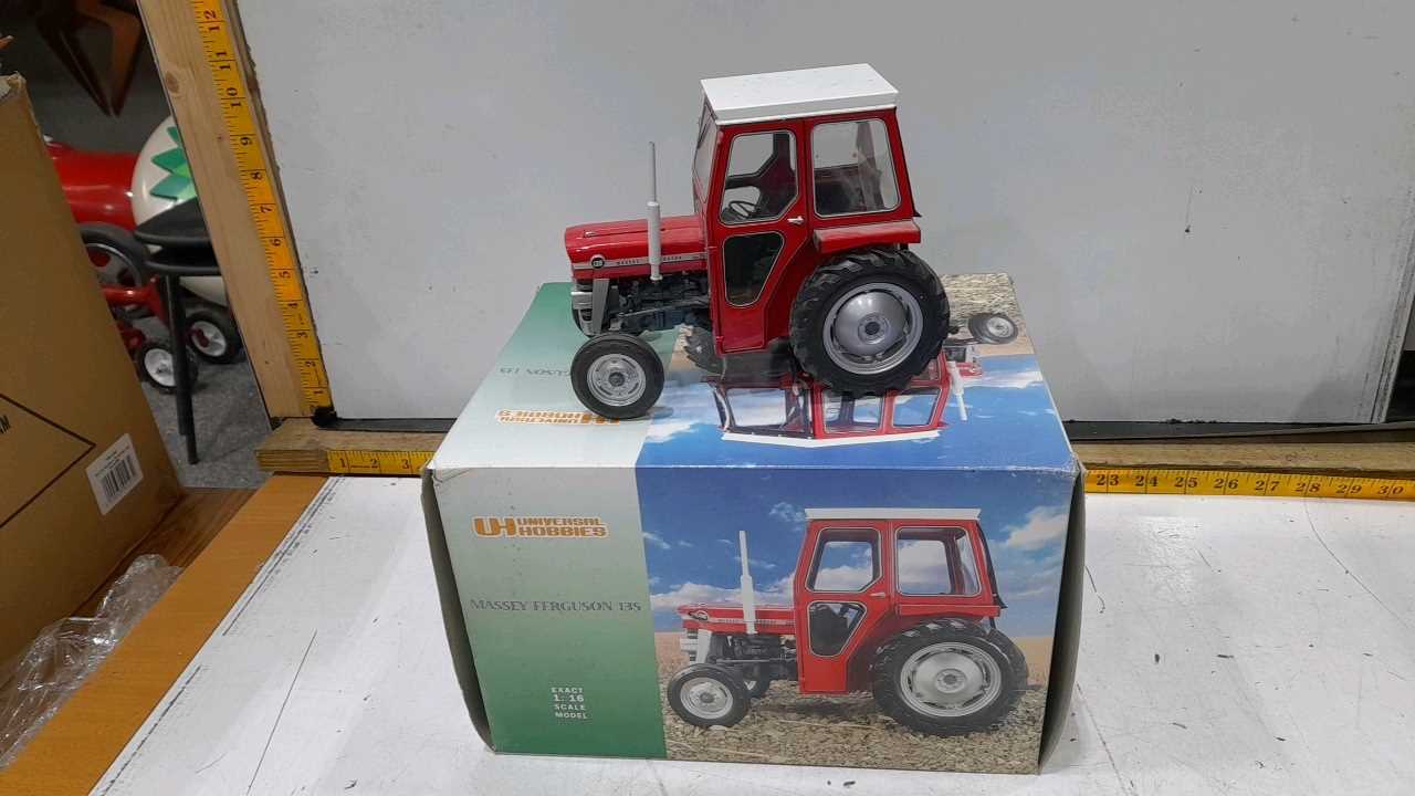 Lot 269 - MASSEY FERGUSON 135 1-16 SCALE MODEL