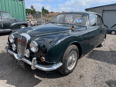 Lot 172 - 1968 DAIMLER V8 250