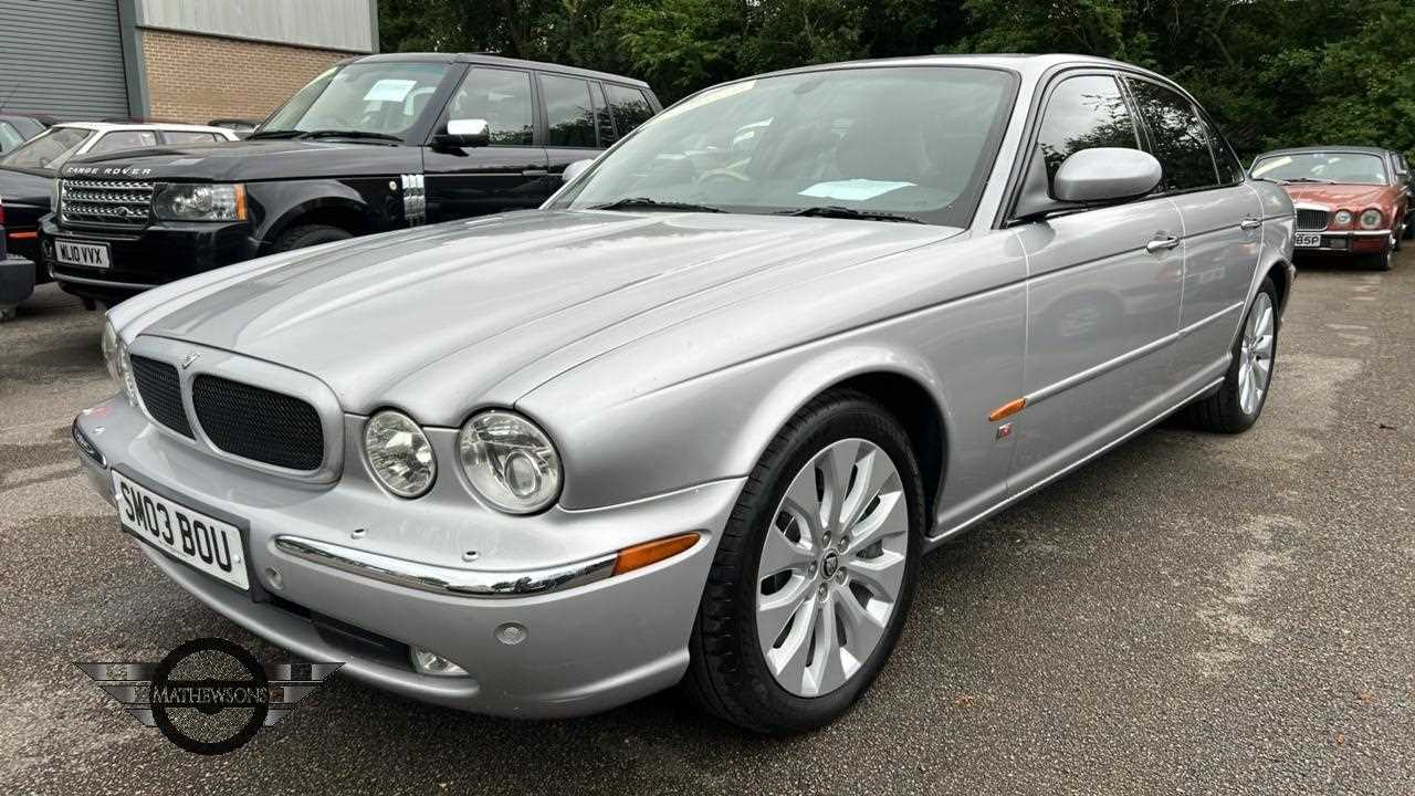 Lot 100 - 2003 JAGUAR XJR V8 S/C AUTO