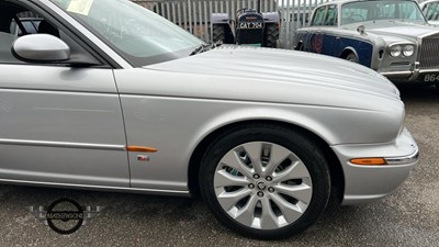 Lot 100 - 2003 JAGUAR XJR V8 S/C AUTO