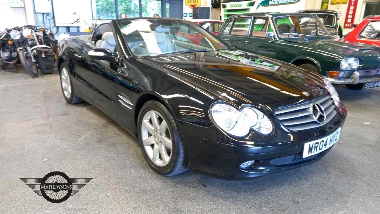 Lot 40 - 2004 MERCEDES SL 350 AUTO