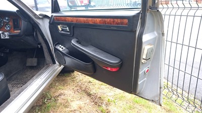 Lot 650 - 1982 DAIMLER SOVEREIGN 4.2 AUTO