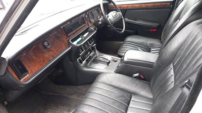 Lot 650 - 1982 DAIMLER SOVEREIGN 4.2 AUTO