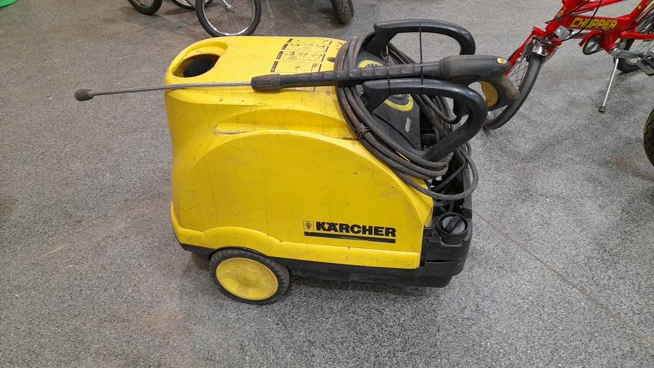 Lot 689 - KARCHER 110V PRESSURE WASHER