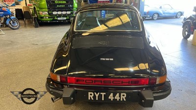 Lot 18 - 1977 PORSCHE 911