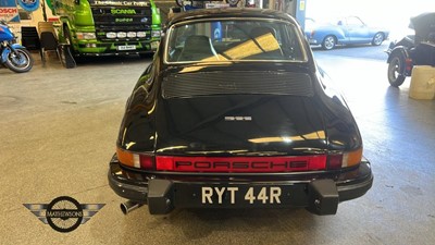 Lot 18 - 1977 PORSCHE 911