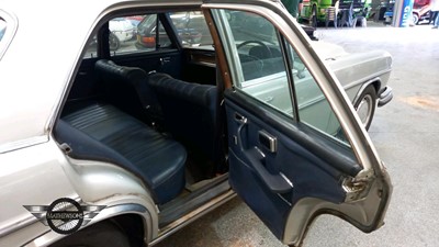 Lot 704 - 1972 MERCEDES 280 SE 3.5 AUTO