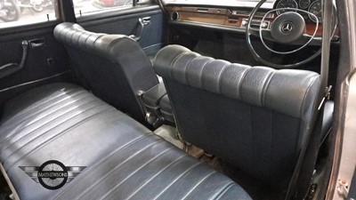 Lot 704 - 1972 MERCEDES 280 SE 3.5 AUTO