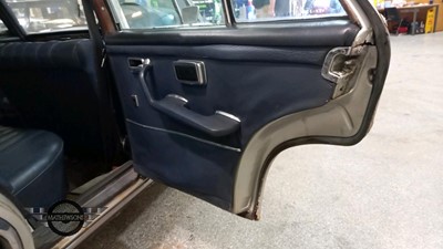 Lot 704 - 1972 MERCEDES 280 SE 3.5 AUTO