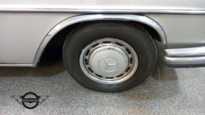 Lot 704 - 1972 MERCEDES 280 SE 3.5 AUTO