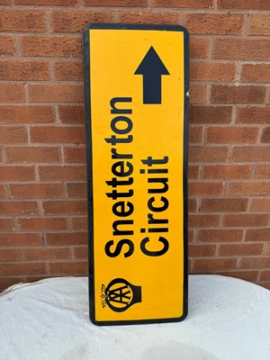 Lot 149 - AA SNETTERTON CIRCUIT PLASTIC DIRECTION SIGN  41" X 14"