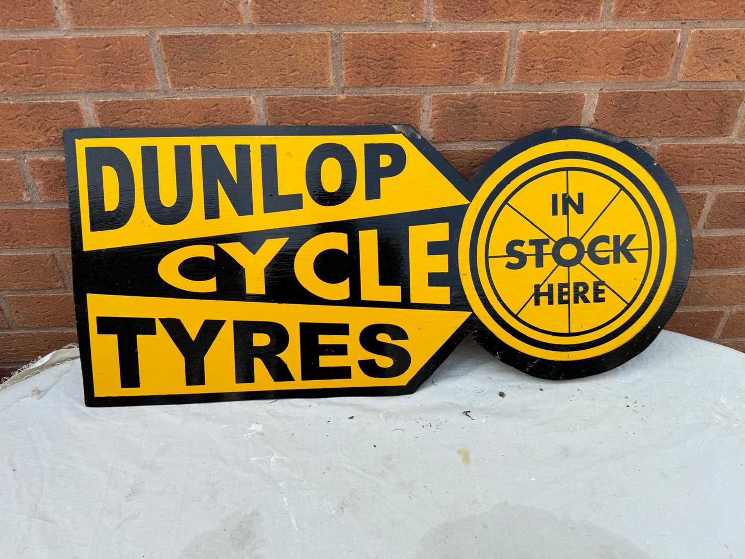 Lot 185 DUNLOP CYCLE TYRES METAL PAINTED SIGN 34 X Lot 185 dunlop cycle tyres metal painted sign 34 x