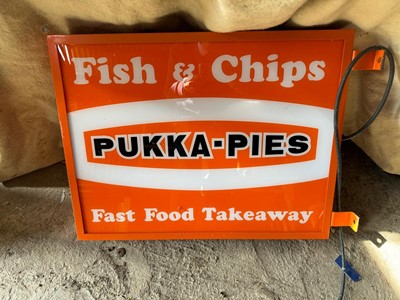 Lot 539 - PUKKA PIES DOUBLE SIDED  LIGHT-UP SIGN  26" X 20"