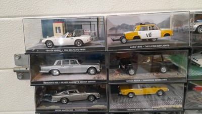 Lot 773 - 30 MODEL OO7DIE CAST MODEL CARS ,OF THE JAMES BOND MOVIES