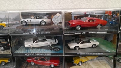 Lot 773 - 30 MODEL OO7DIE CAST MODEL CARS ,OF THE JAMES BOND MOVIES