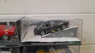 Lot 773 - 30 MODEL OO7DIE CAST MODEL CARS ,OF THE JAMES BOND MOVIES