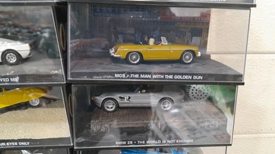 Lot 773 - 30 MODEL OO7DIE CAST MODEL CARS ,OF THE JAMES BOND MOVIES