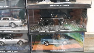 Lot 773 - 30 MODEL OO7DIE CAST MODEL CARS ,OF THE JAMES BOND MOVIES