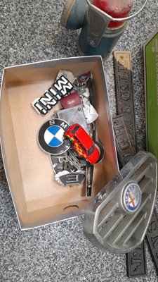 Lot 421 - BOX OF ASSORTED CAR BADGES
