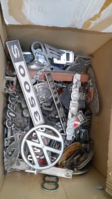 Lot 421 - BOX OF ASSORTED CAR BADGES