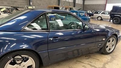 Lot 178 - 1999 MERCEDES SL320 AUTO