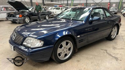 Lot 178 - 1999 MERCEDES SL320 AUTO