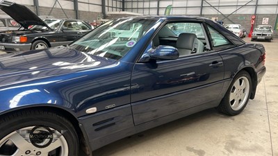 Lot 178 - 1999 MERCEDES SL320 AUTO