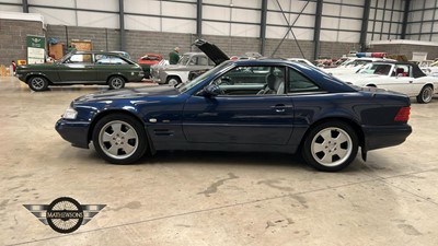 Lot 178 - 1999 MERCEDES SL320 AUTO