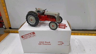 Lot 383 - 1952 FORD 8N TRACTOR 1-16 SCALE MODEL