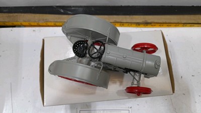 Lot 401 - 1927 FORDSON F TRACTOR 1-16 SCALE MODEL