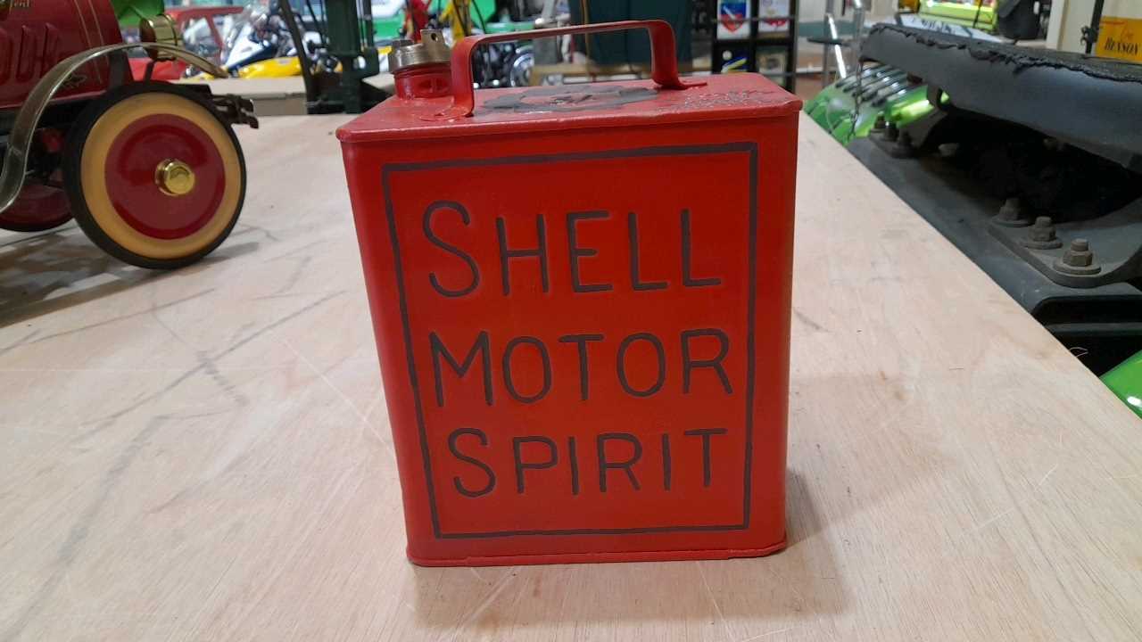 Lot 475 - 1937 SHELL MOTOR SPIRIT 2 GALLON FUEL CAN