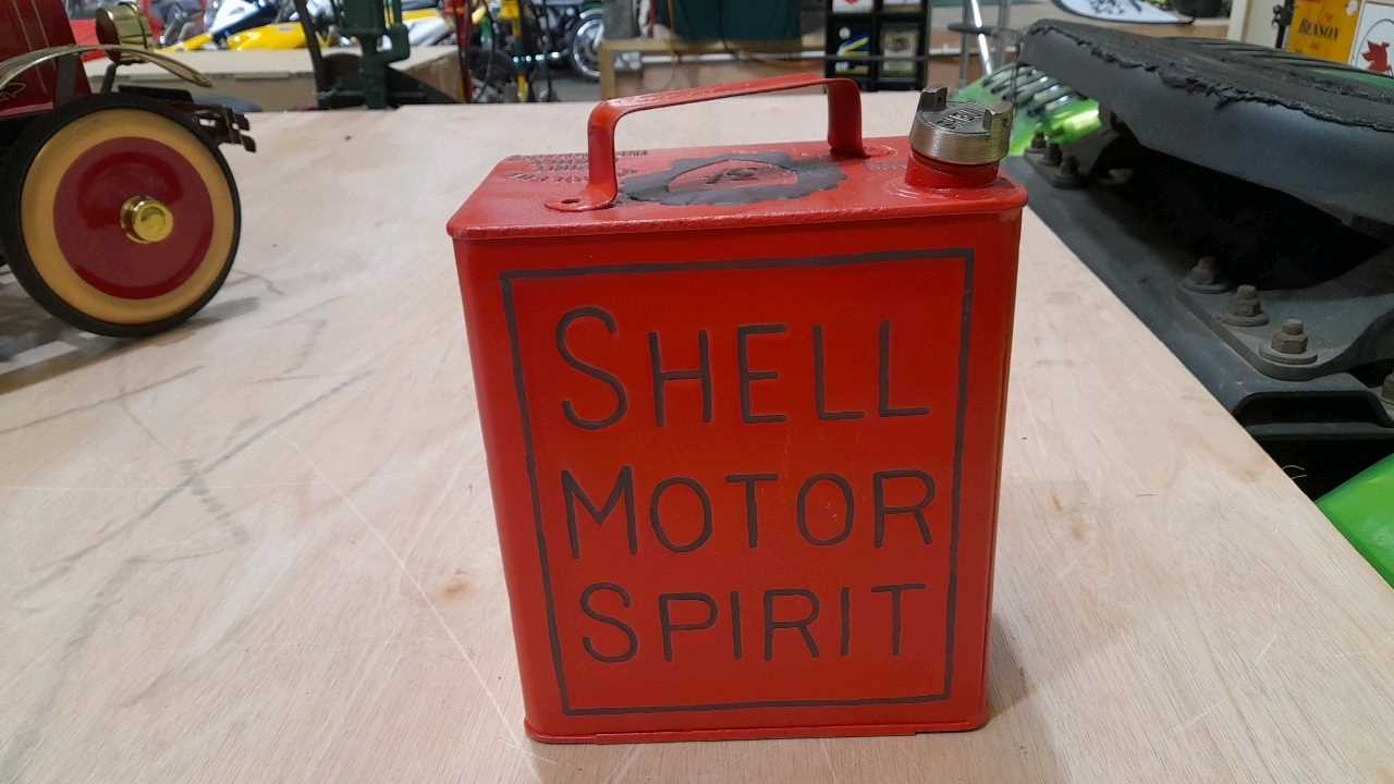 Lot 475 - 1937 SHELL MOTOR SPIRIT 2 GALLON FUEL CAN