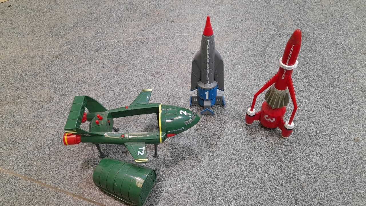 Lot 855 - 3X THUNDERBIRD MODELS