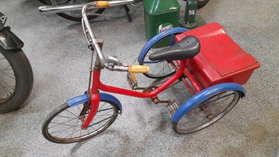 Lot 621 - CHILDS VINTAGE CIRCA 1960 TRICYCLE RED/BLUE