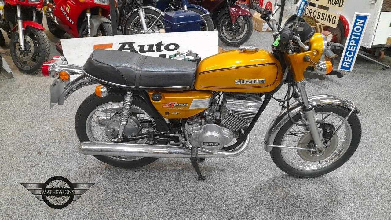 Lot 380 - 1975 SUZUKI 250 GT