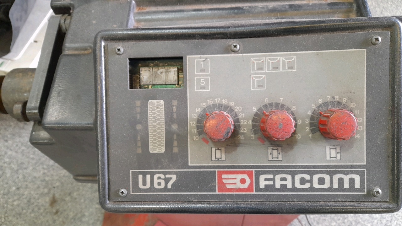 Lot 751 - FALCOM U67 WHEEL BALANCER