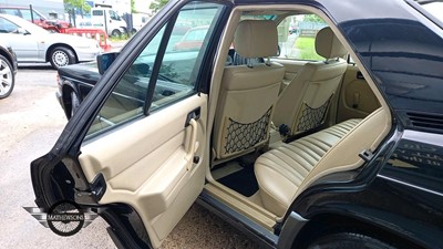 Lot 304 - 1993 MERCEDES 190E