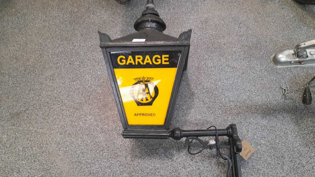 Lot 26 - LARGE VINTAGE STYLE AA WALL MOUNTED LAMP